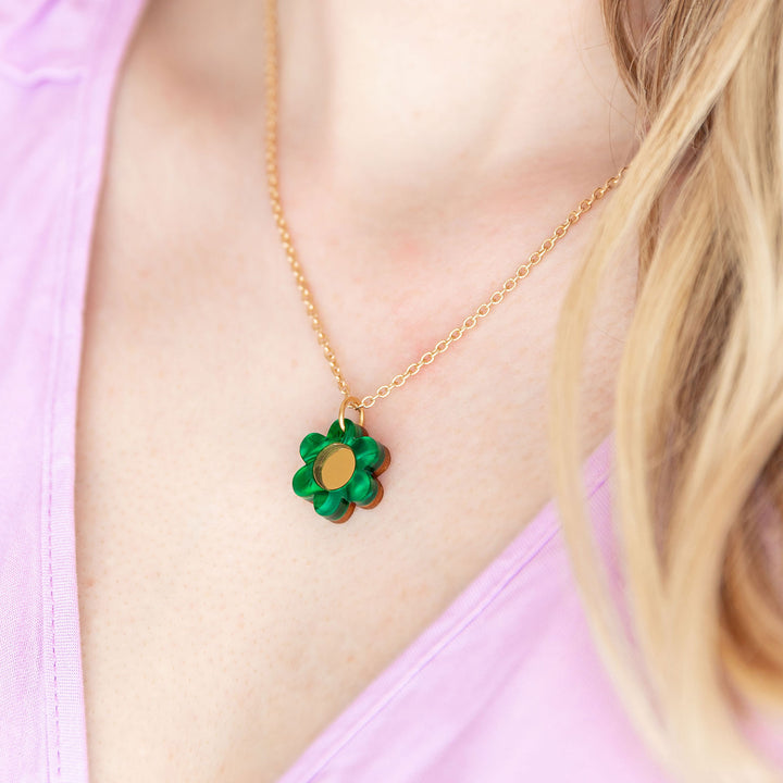 Daisy Flower Necklace in Green Pearl