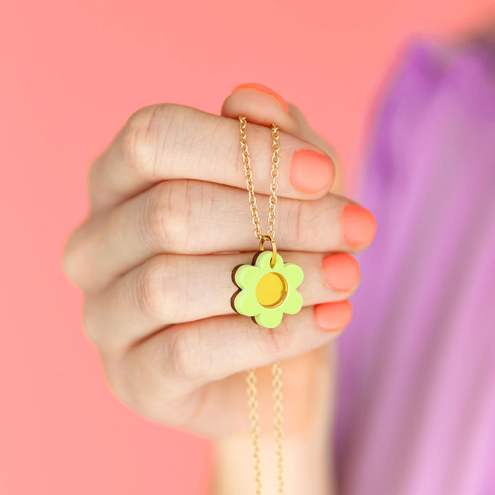 Daisy Necklace in Light Green